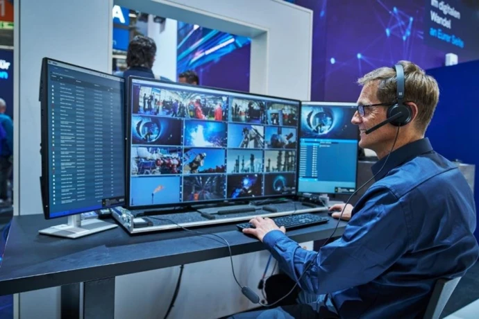 Expert die digitaal toezicht houdt met INARA